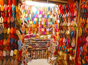 Colourful_shoes_in_Marrakech